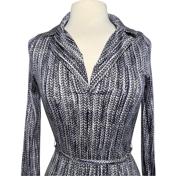 Tory Burch 100% silk belted shirt dress gold logo cuff buttons blue ivory small - Picture 3 of 15